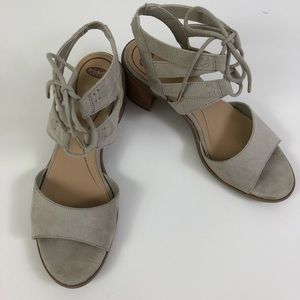 Dr. Scholls tan suede heals/sandals. Size 9